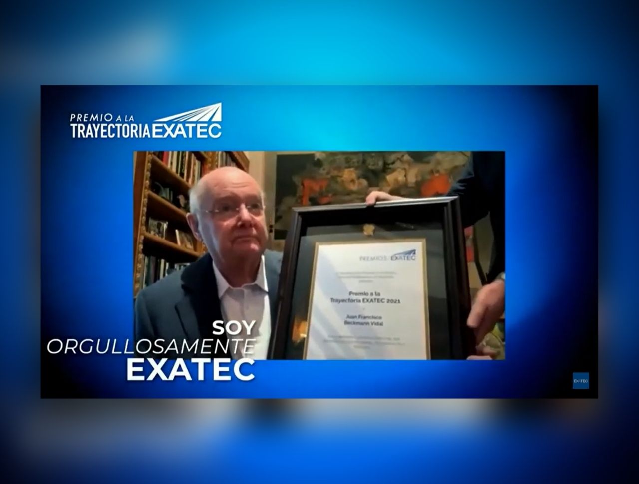 Juan Francisco Beckmann Vidal recibe Premio a la Trayectoria EXATEC 2021