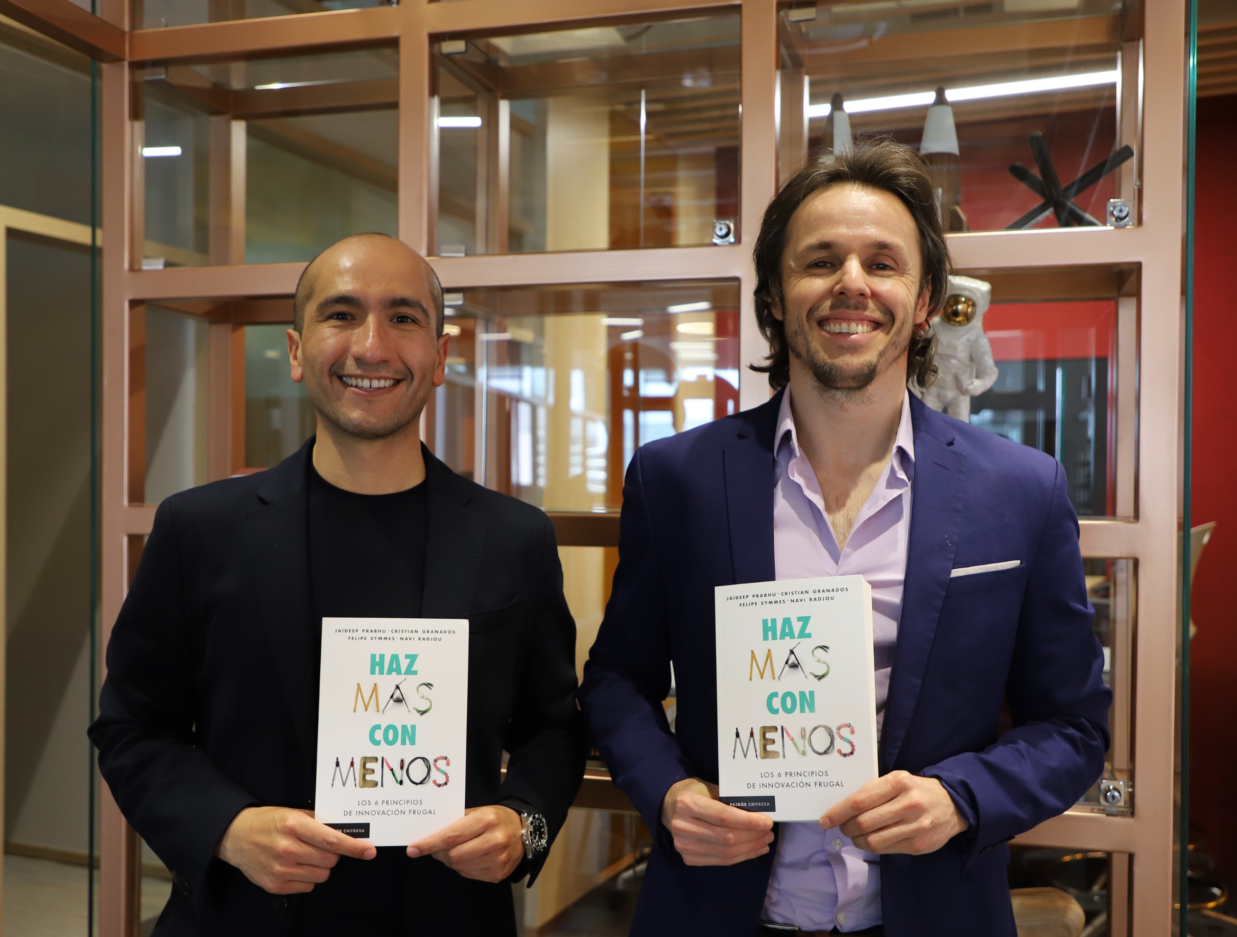 Cristian Granados y Felipe Symmes exploran en libro los principios de la innovación frugal 