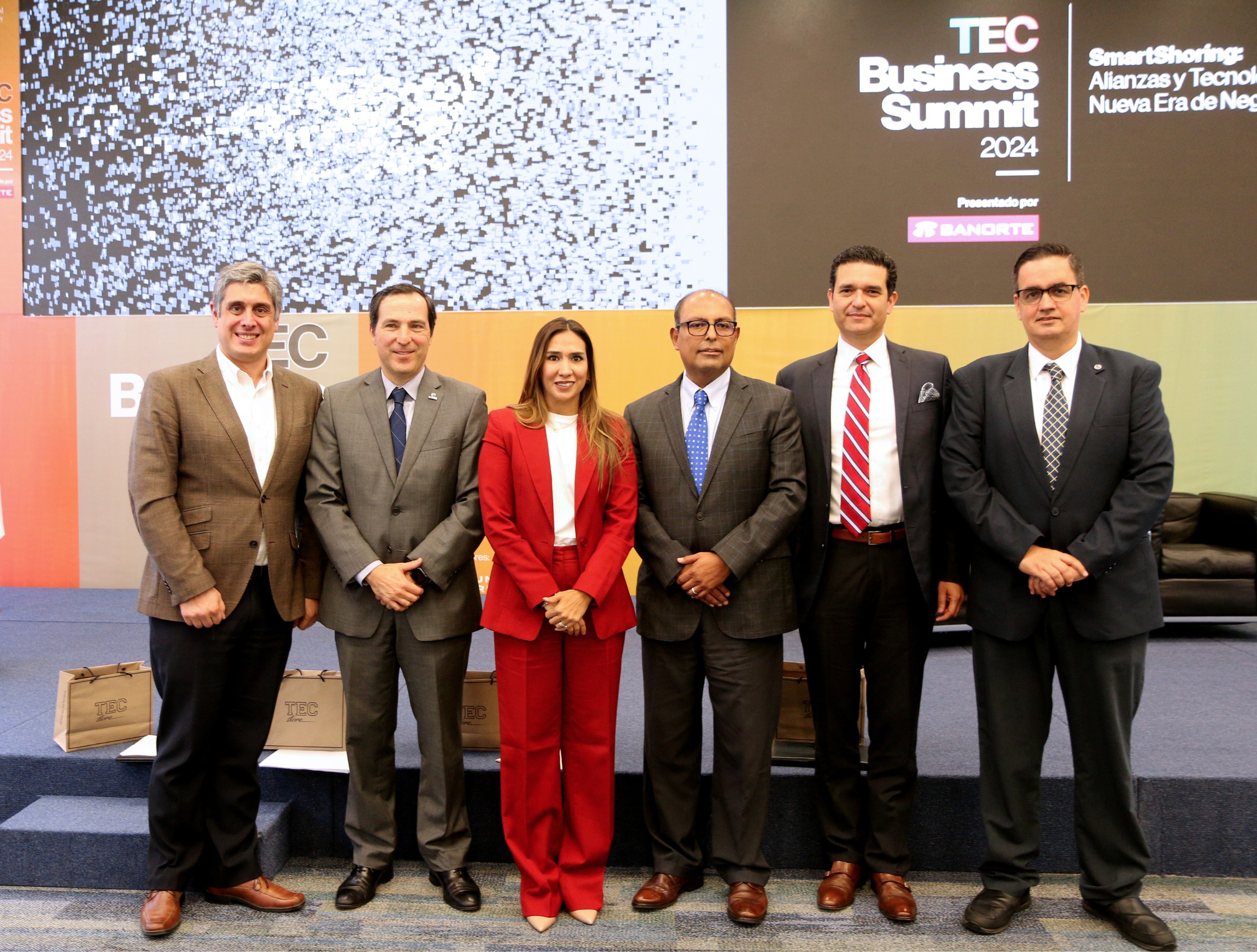 Claves para competitividad en México son cambio de mentalidad y smartshoring, advierten especialistas en TEC Business Summit 2024 en Monterrey