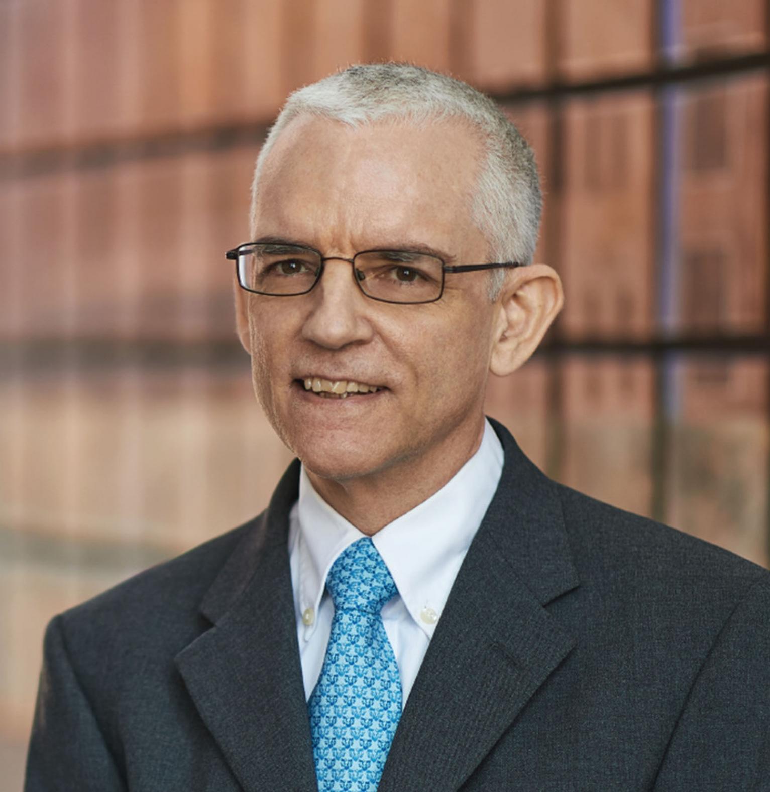 Profesor Bryan Husted