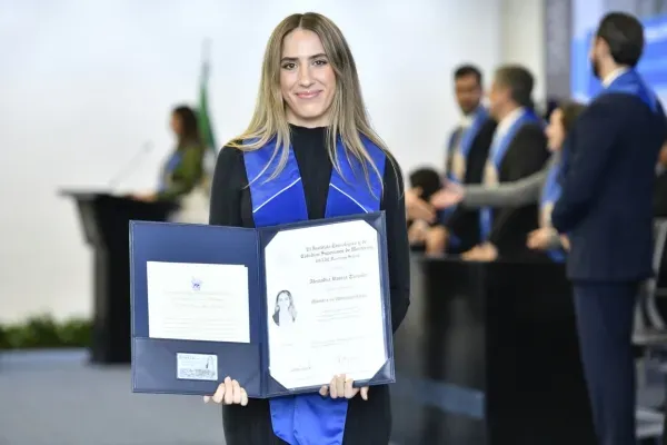 Alejandra Rovira en Graduación EGADE