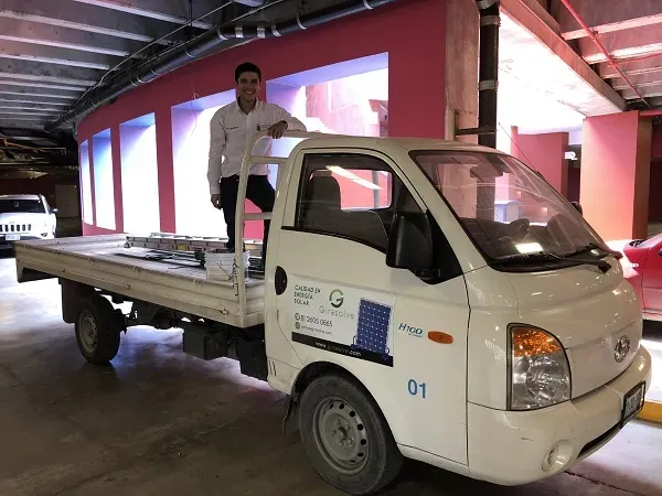 Primer vehiculo girasolve (foto en EGADE) - Copy