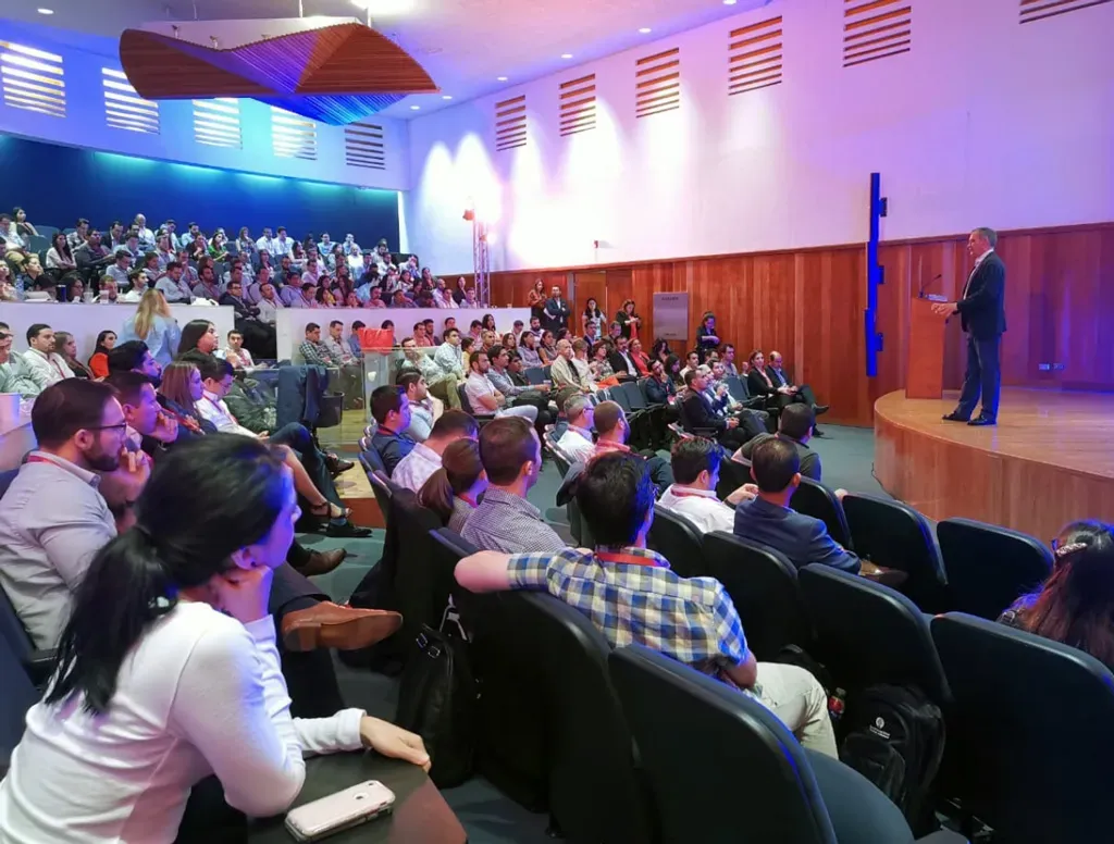Analizan creación de valor compartido y liderazgo del futuro