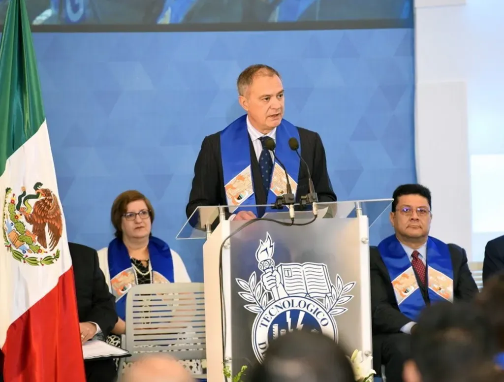 Se gradúan 221 nuevos líderes transformadores en negocios